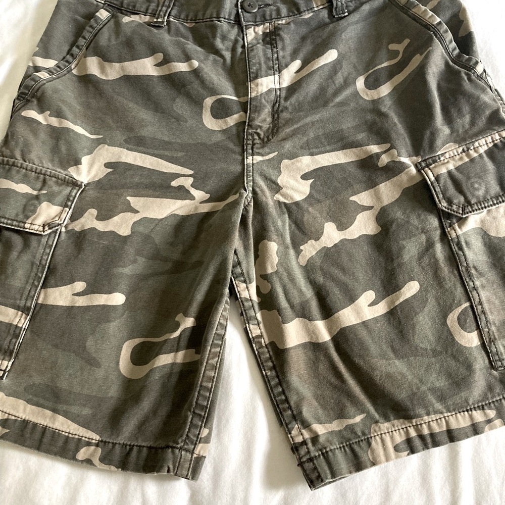 Men’s shorts camp print cargos